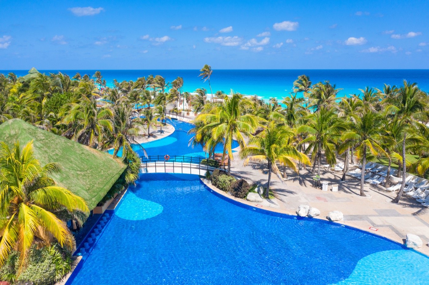 Vista Panorámica del Hotel Grand Oasis Cancun con vista al Mar