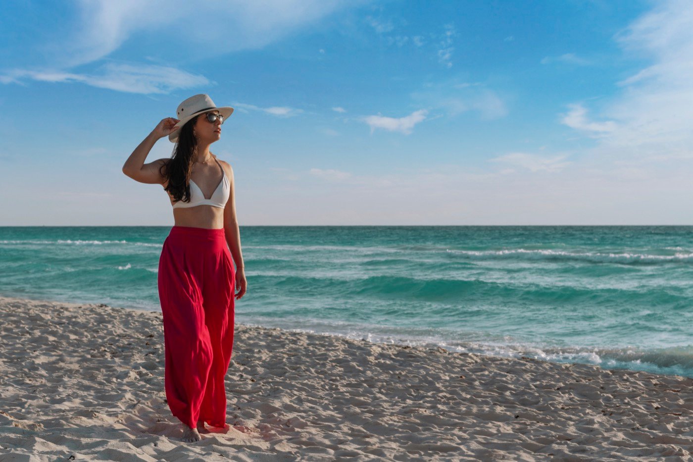 Playa frente a hotel Grand Oasis Cancun con olas