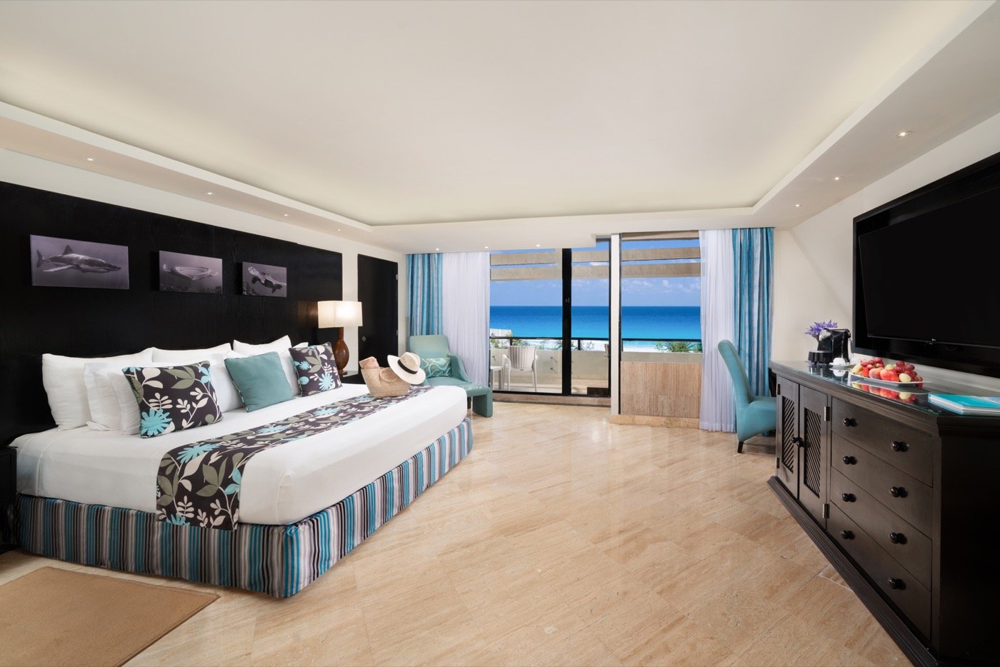 Terraza en Master Suite con jacuzzi y hermosa vista en hotel The Pyramid at Grand Oasis