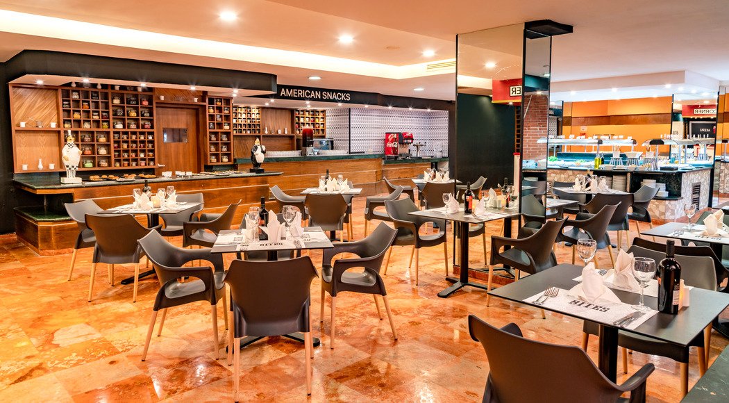 Restaurantes y Bares del Hotel Oasis Palm