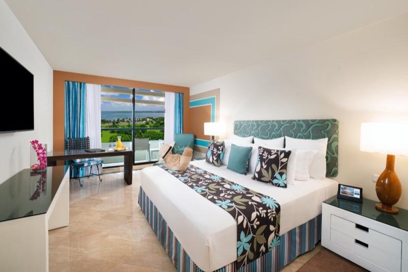 Sian Ka'an Standard Room in hotel The Pyramid at Grand Oasis